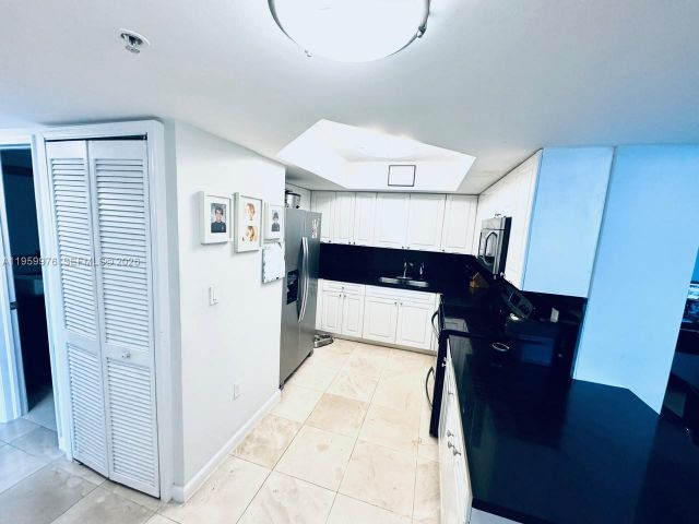 Apartment for sale  Unit #1009 - photo 7367511