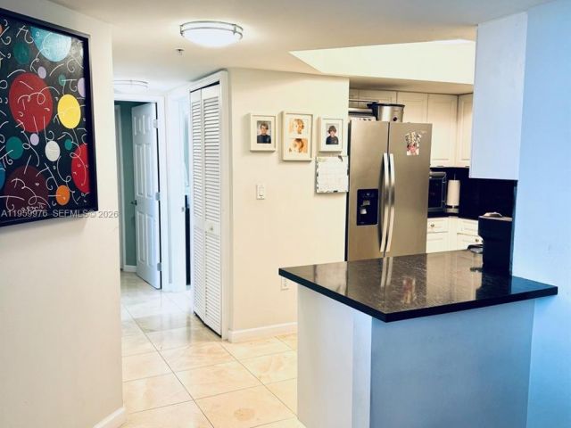 Apartment for sale  Unit #1009 - photo 7367513