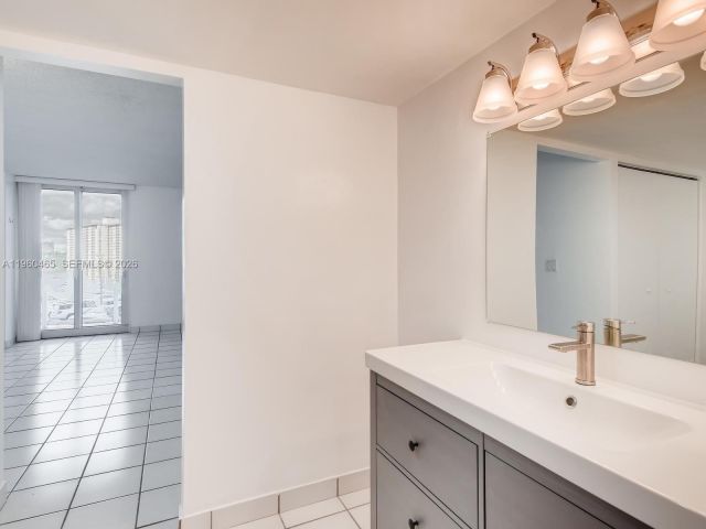 Apartment for sale  Unit #401 - photo 7368121