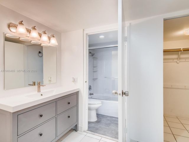 Apartment for sale  Unit #401 - photo 7368122