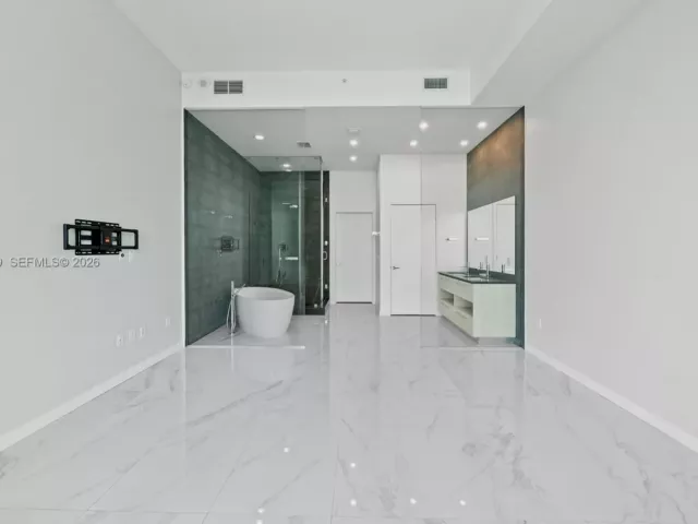 Apartment for rent  Unit #PH5101 - photo 7359986