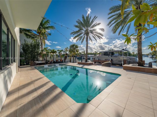 Home for sale at 12880 N Bayshore Dr - photo 7509683