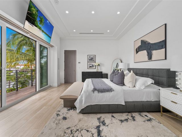 Home for sale at 12880 N Bayshore Dr - photo 7509691