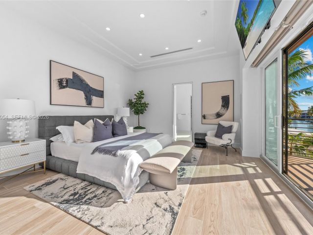 Home for sale at 12880 N Bayshore Dr - photo 7509692