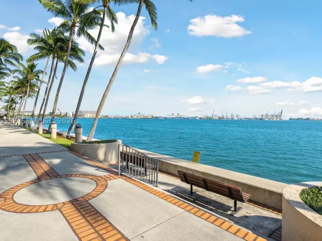 3-bedroom condo for sale in Miami - 540 Brickell Key Dr 505 - MondialRealty
