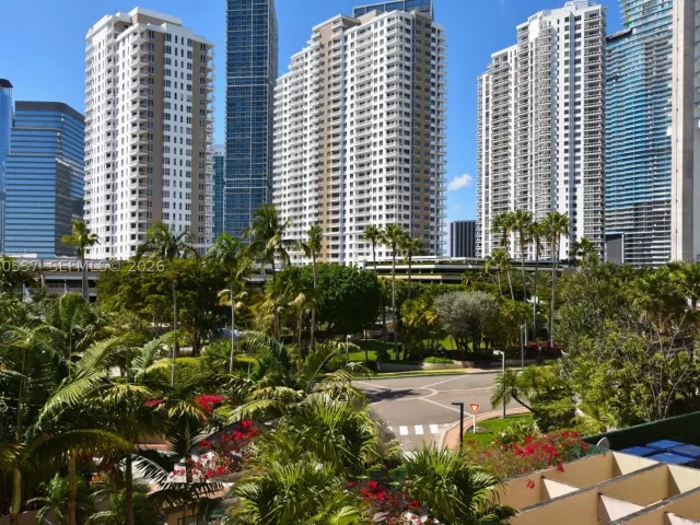 3-bedroom condo for sale in Miami - 540 Brickell Key Dr 505 - MondialRealty