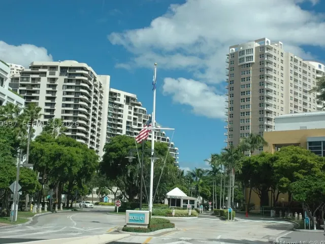 3-bedroom condo for sale in Miami - 540 Brickell Key Dr 505 - MondialRealty