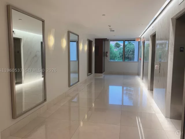 3-bedroom condo for sale in Miami - 540 Brickell Key Dr 505 - MondialRealty