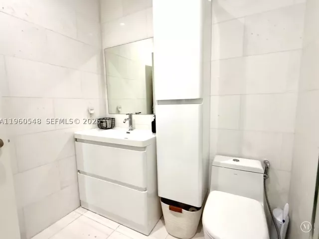 1-bedroom condo for rent in Miami - 2001 Biscayne Blvd 3608 - MondialRealty