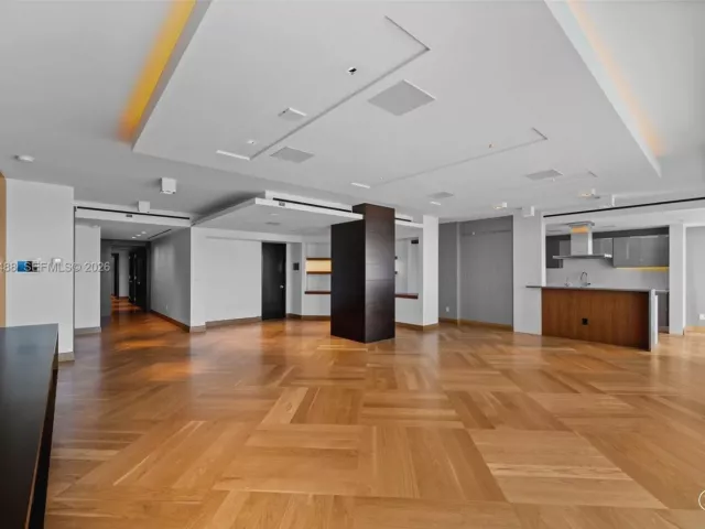 3-bedroom condo for sale in Bal Harbour - 9999 Collins Ave 3E - MondialRealty