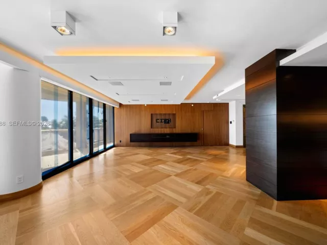 3-bedroom condo for sale in Bal Harbour - 9999 Collins Ave 3E - MondialRealty