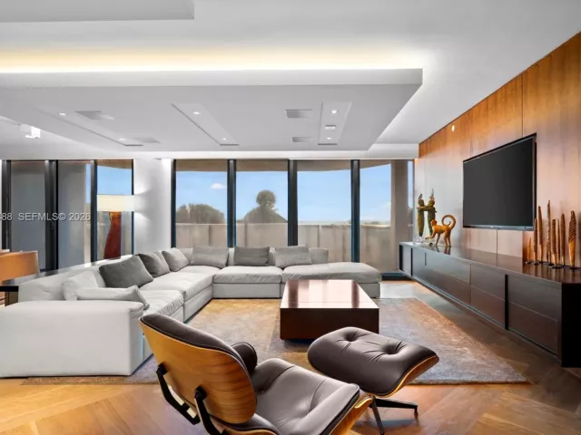 3-bedroom condo for sale in Bal Harbour - 9999 Collins Ave 3E - MondialRealty