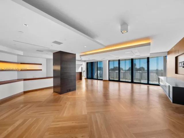 3-bedroom condo for sale in Bal Harbour - 9999 Collins Ave 3E - MondialRealty