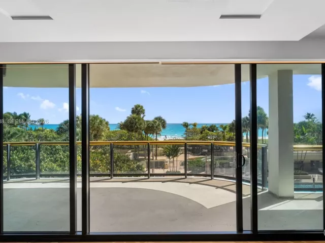 3-bedroom condo for sale in Bal Harbour - 9999 Collins Ave 3E - MondialRealty