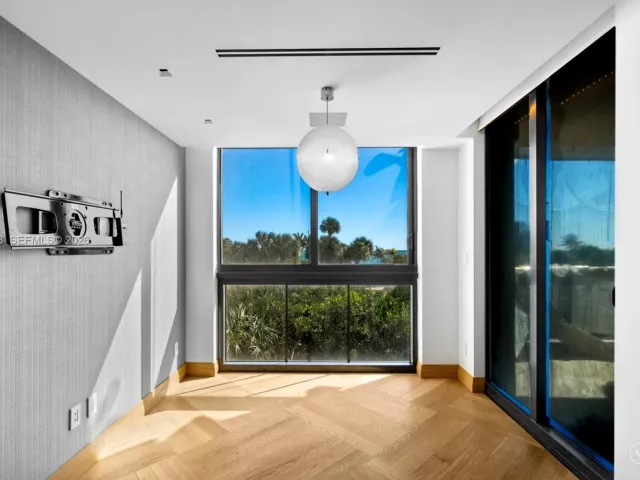 3-bedroom condo for sale in Bal Harbour - 9999 Collins Ave 3E - MondialRealty