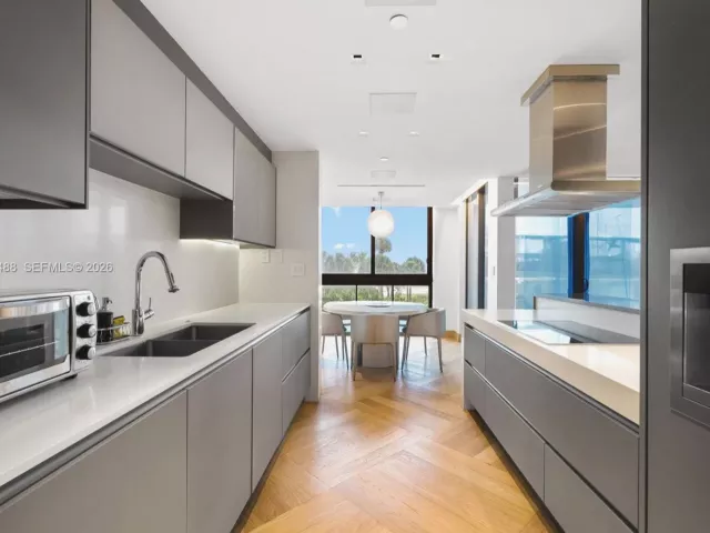 3-bedroom condo for sale in Bal Harbour - 9999 Collins Ave 3E - MondialRealty