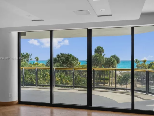 3-bedroom condo for sale in Bal Harbour - 9999 Collins Ave 3E - MondialRealty