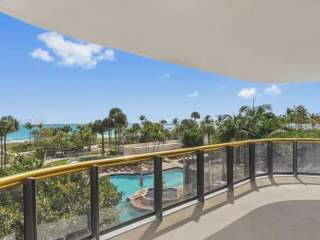 3-bedroom condo for sale in Bal Harbour - 9999 Collins Ave 3E - MondialRealty