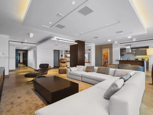 3-bedroom condo for sale in Bal Harbour - 9999 Collins Ave 3E - MondialRealty