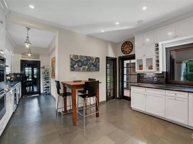 5-bedroom home for sale in Miami Beach - 6491 Allison Rd - MondialRealty