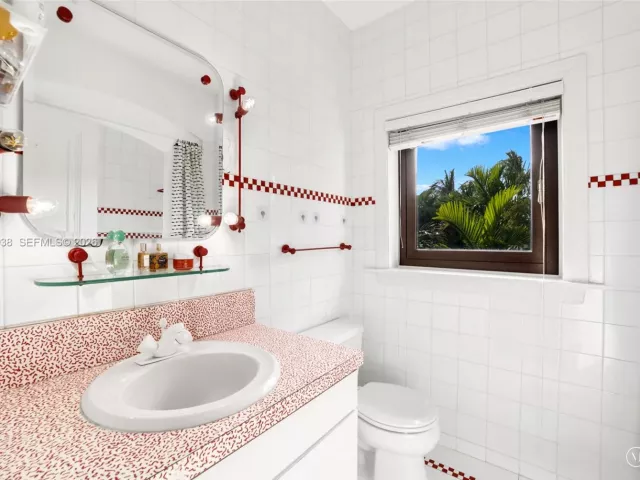 5-bedroom home for sale in Miami Beach - 6491 Allison Rd - MondialRealty