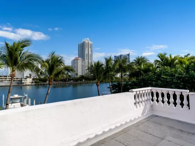 5-bedroom home for sale in Miami Beach - 6491 Allison Rd - MondialRealty