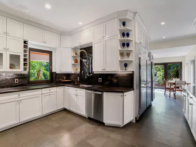 5-bedroom home for sale in Miami Beach - 6491 Allison Rd - MondialRealty