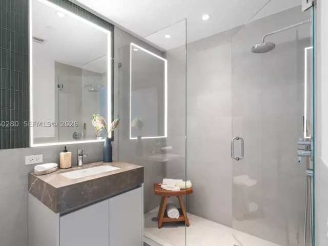 3-bedroom condo for sale in Miami Beach - 500 Alton 2203 - MondialRealty