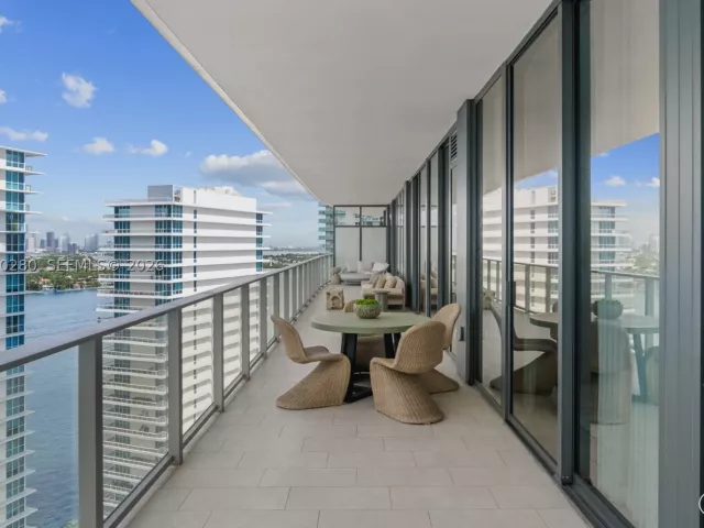 3-bedroom condo for sale in Miami Beach - 500 Alton 2203 - MondialRealty