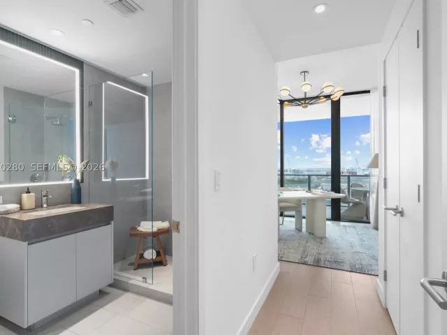 3-bedroom condo for sale in Miami Beach - 500 Alton 2203 - MondialRealty