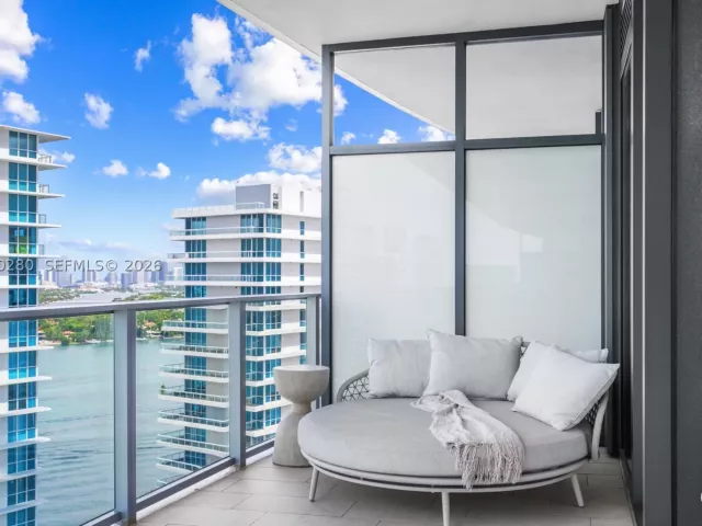 3-bedroom condo for sale in Miami Beach - 500 Alton 2203 - MondialRealty