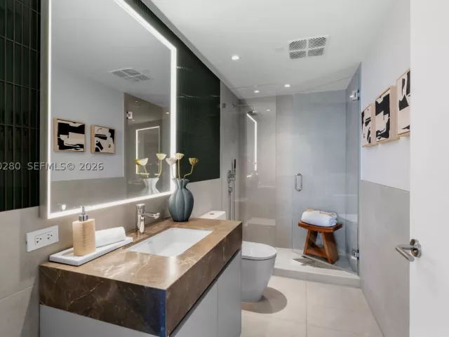 3-bedroom condo for sale in Miami Beach - 500 Alton 2203 - MondialRealty