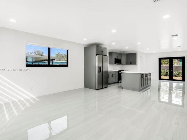 Home for sale at 528 NW 3rd Ct - photo 7376379