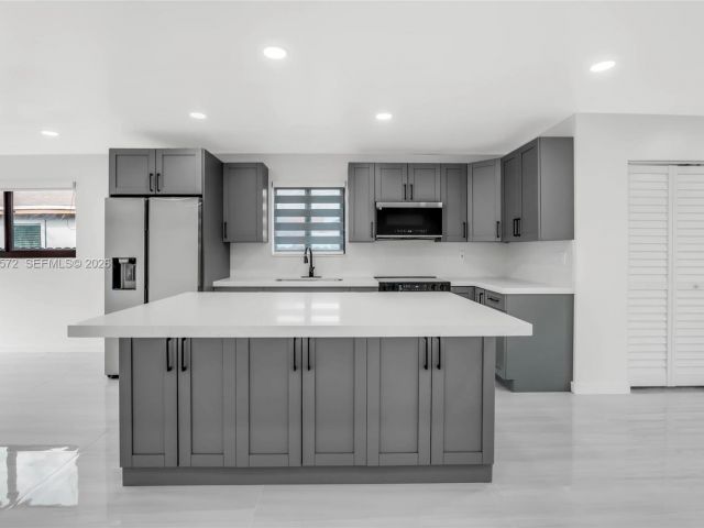 Home for sale at 528 NW 3rd Ct - photo 7376384