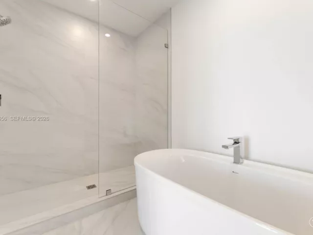 2-bedroom condo for sale in Sunny Isles Beach - 17550 Collins Ave 505 - MondialRealty