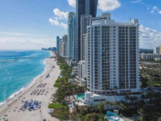 2-bedroom condo for sale in Sunny Isles Beach - 17550 Collins Ave 505 - MondialRealty