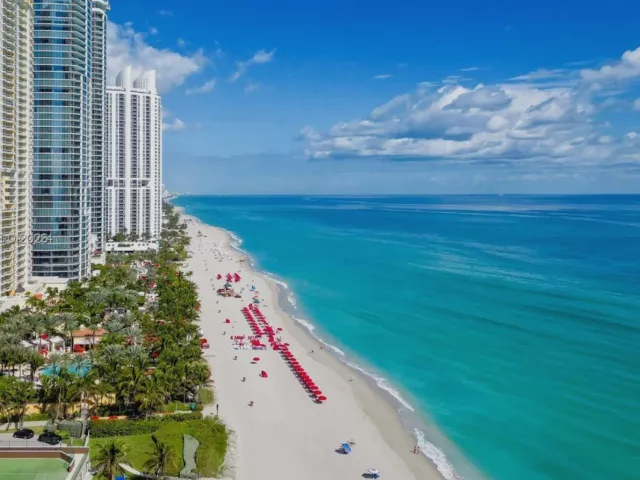 2-bedroom condo for sale in Sunny Isles Beach - 17550 Collins Ave 505 - MondialRealty