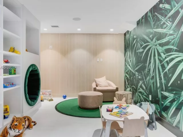 2-bedroom condo for sale in Sunny Isles Beach - 17550 Collins Ave 505 - MondialRealty