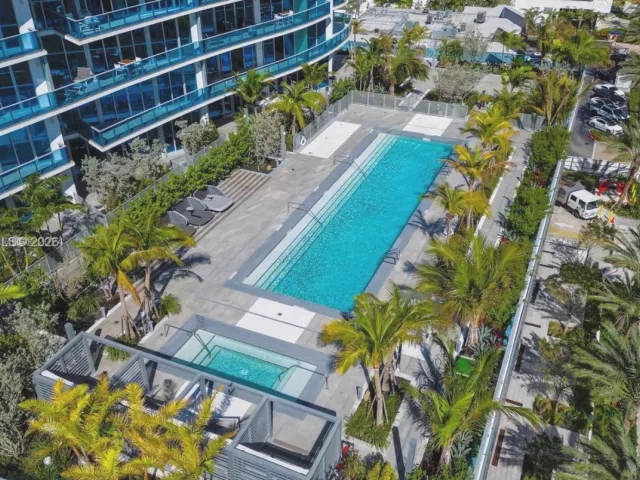 2-bedroom condo for sale in Sunny Isles Beach - 17550 Collins Ave 505 - MondialRealty
