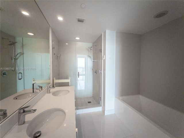 Apartment for sale  Unit #1701 - photo 7368485