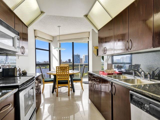 Apartment for sale  Unit #809 - photo 7366576