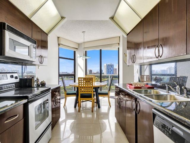 Apartment for sale  Unit #809 - photo 7366579