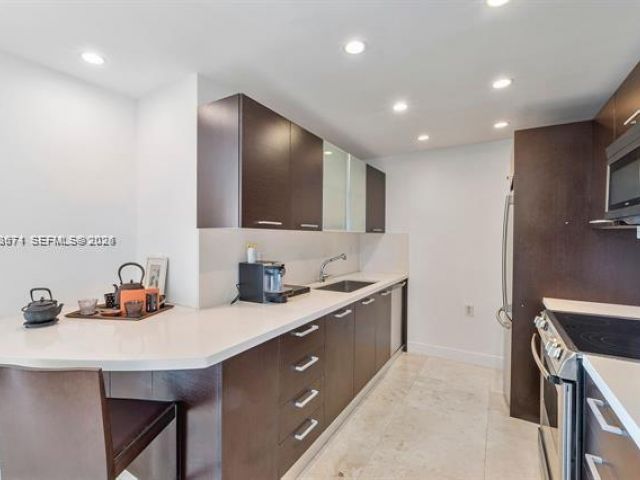1-bedroom condo for rent in Hallandale Beach - 1985 S Ocean Dr 19A - MondialRealty