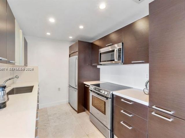 1-bedroom condo for rent in Hallandale Beach - 1985 S Ocean Dr 19A - MondialRealty