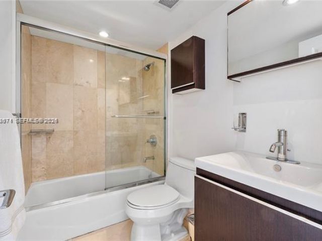 1-bedroom condo for rent in Hallandale Beach - 1985 S Ocean Dr 19A - MondialRealty