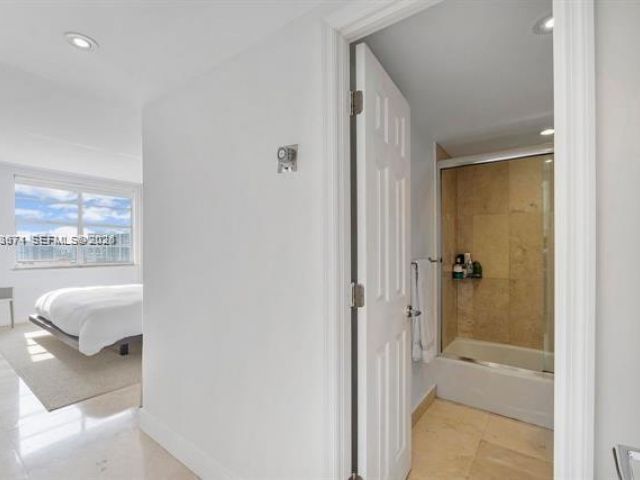 1-bedroom condo for rent in Hallandale Beach - 1985 S Ocean Dr 19A - MondialRealty