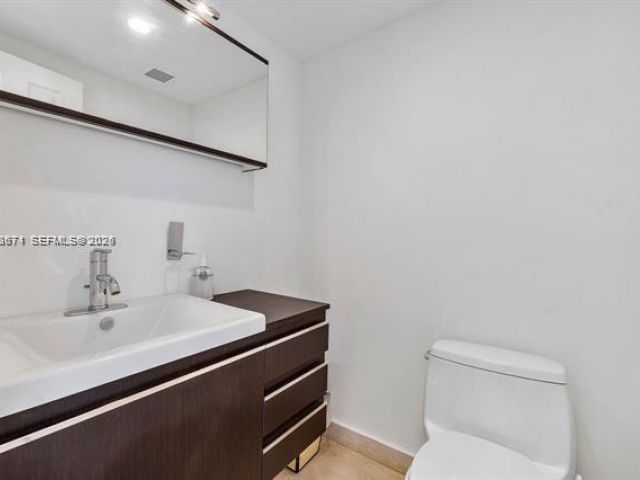 1-bedroom condo for rent in Hallandale Beach - 1985 S Ocean Dr 19A - MondialRealty