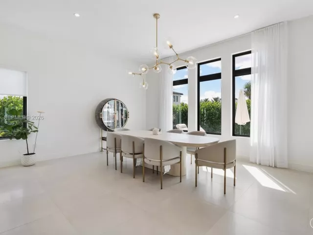 4-bedroom home for rent in Hollywood - 3502 Ashwood Cir N - MondialRealty