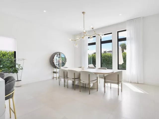 4-bedroom home for rent in Hollywood - 3502 Ashwood Cir N - MondialRealty