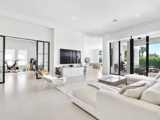 4-bedroom home for rent in Hollywood - 3502 Ashwood Cir N - MondialRealty